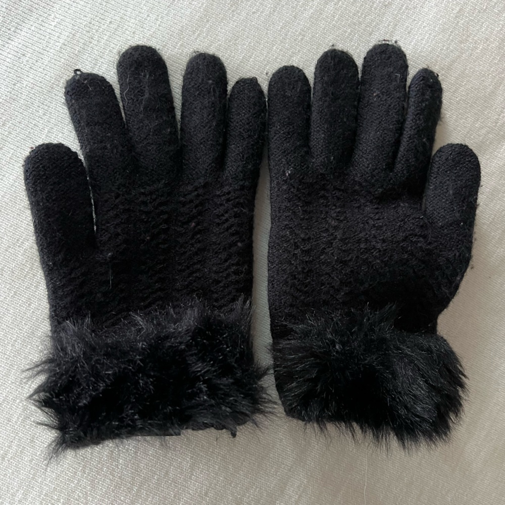 Black gloves
